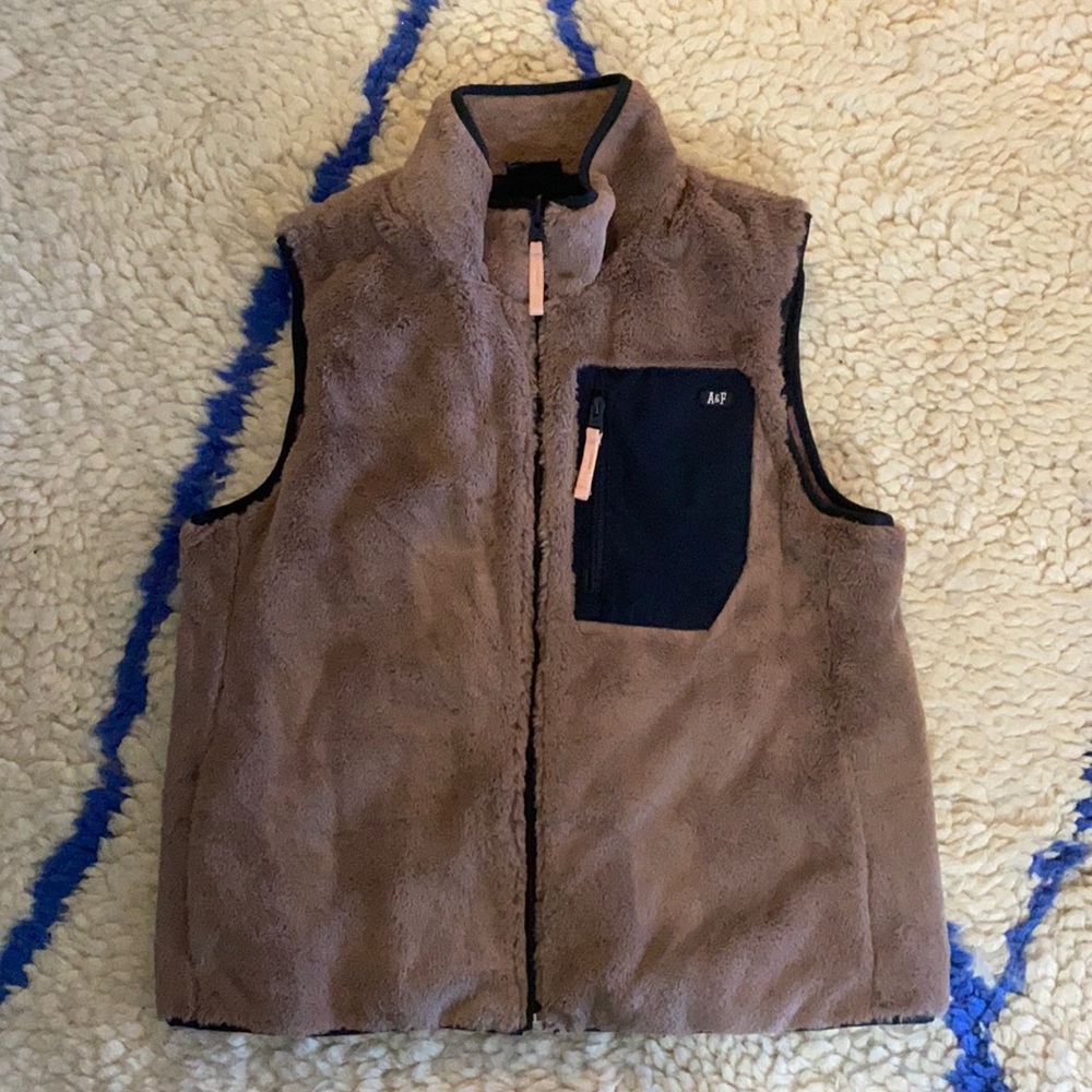 Abercrombie & Fitch reversible vest